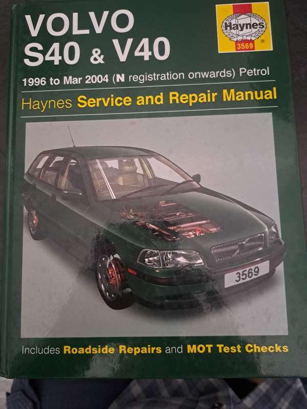 VOLVO S40 AND V40 SERVICE AND REPAIR MANUAL - HAYNES