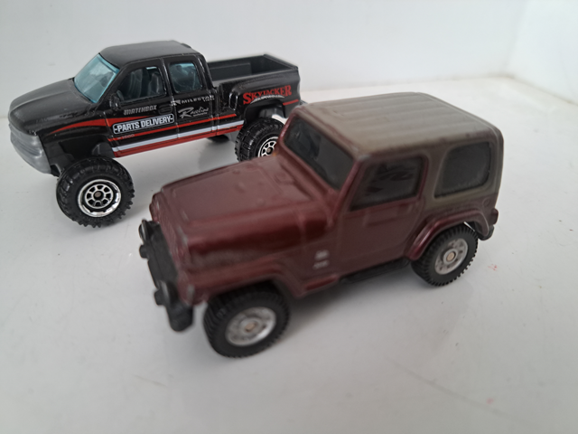 JEEP - CHEVROLET  HOTWHEELS X 3