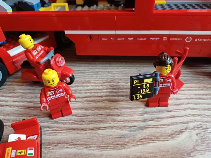 LEGO RETIRED F14 T & Scuderia Ferrari Truck (75913) Speed Champions