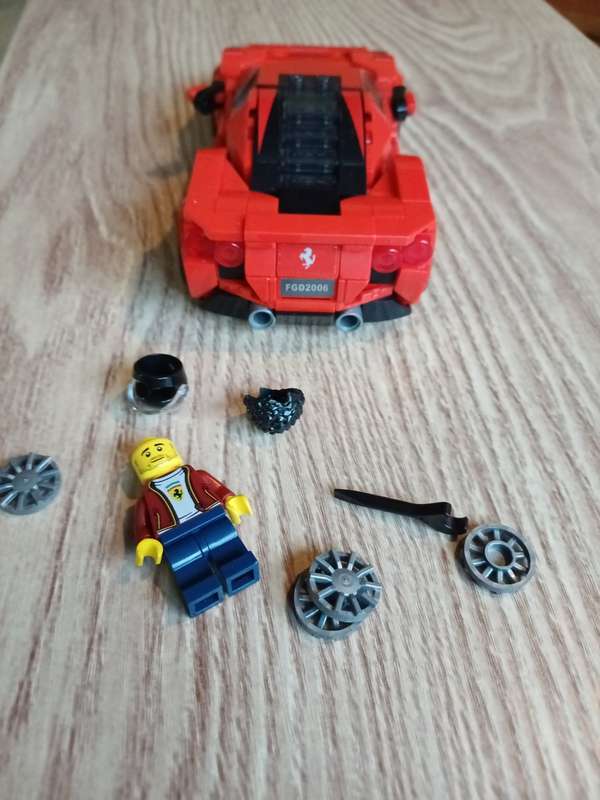 LEGO Speed Champions Ferrari F8 Turbo (76895) - Retired