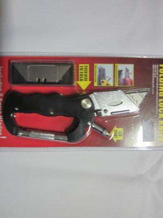 Carpet knife - foldable with 5 extra blades
