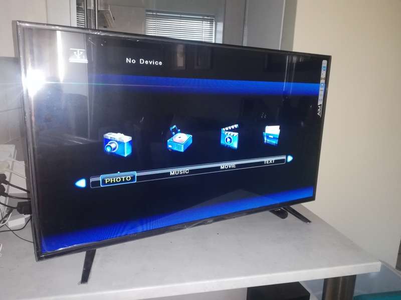 BRAND NEW AIM CZ1842 full HD LED 42 inch flatscreen TV 2 x usb 3 x hdmi inputs