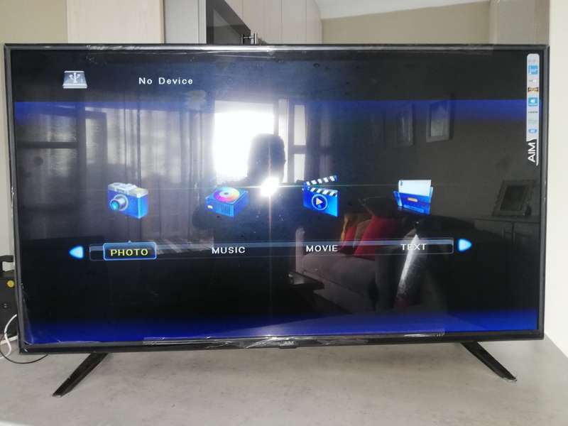 BRAND NEW AIM CZ1842 full HD LED 42 inch flatscreen TV 2 x usb 3 x hdmi inputs