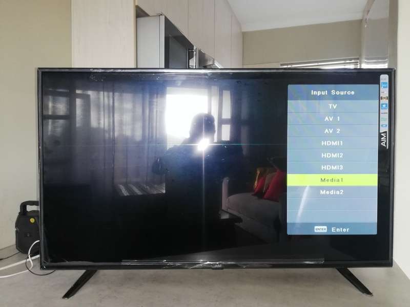 BRAND NEW AIM CZ1842 full HD LED 42 inch flatscreen TV 2 x usb 3 x hdmi inputs