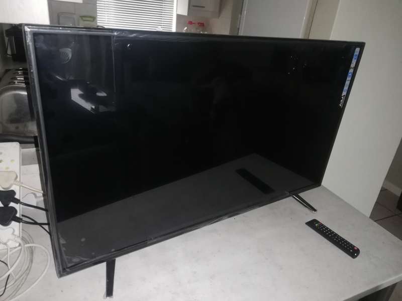BRAND NEW AIM CZ1842 full HD LED 42 inch flatscreen TV 2 x usb 3 x hdmi inputs