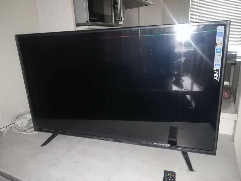 BRAND NEW AIM CZ1842 full HD LED 42 inch flatscreen TV 2 x usb 3 x hdmi inputs