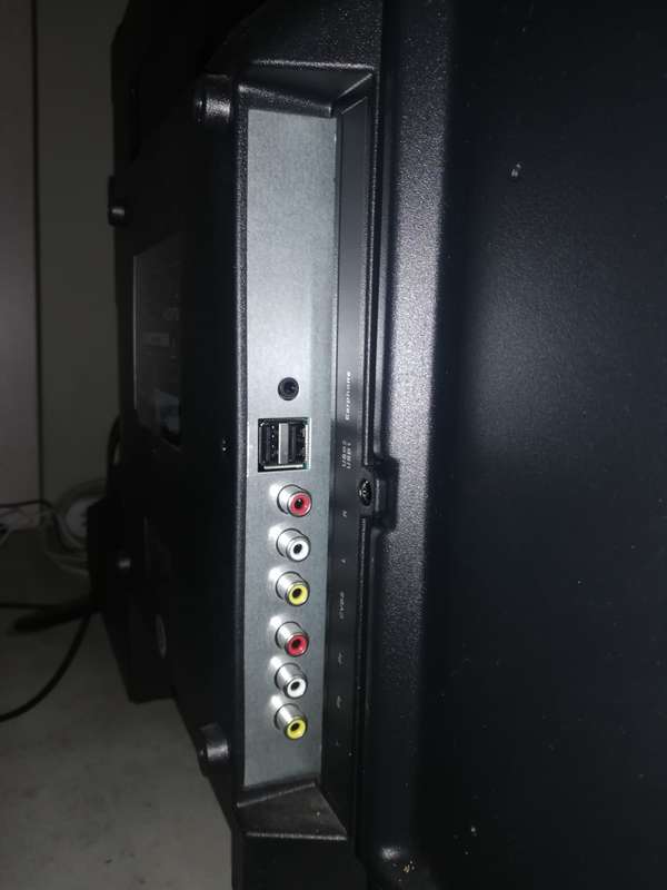 BRAND NEW AIM CZ1842 full HD LED 42 inch flatscreen TV 2 x usb 3 x hdmi inputs