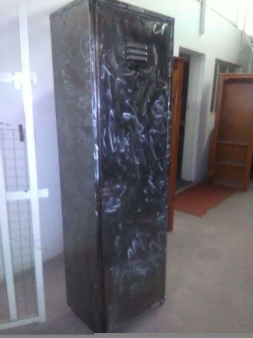 METAL LOCKER