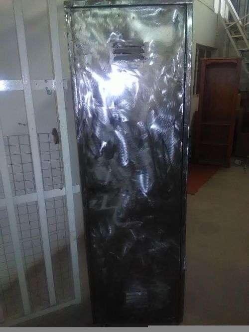 METAL LOCKER