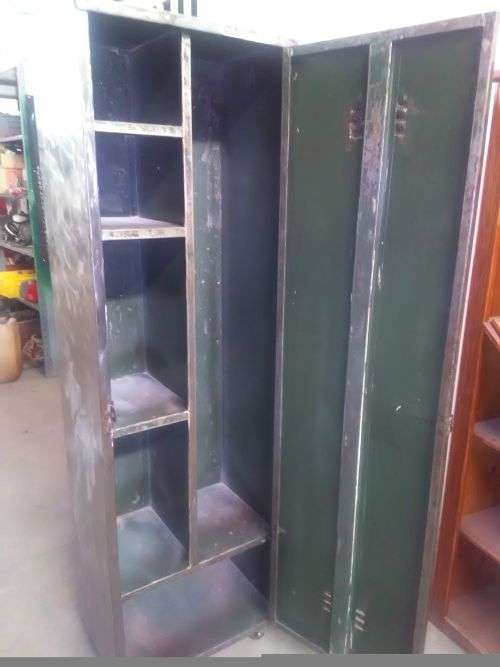 METAL LOCKER