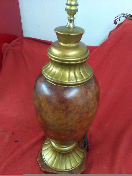 LARGE TABLE LAMP WITHOUT SHADE