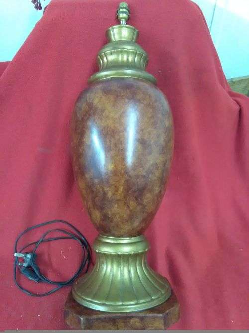 LARGE TABLE LAMP WITHOUT SHADE