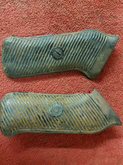 WW2 GERMAN MP40 MACHINE GUN GRIPS