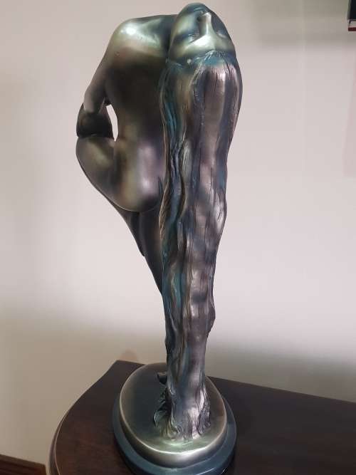 FEMALE NUDE STATUE