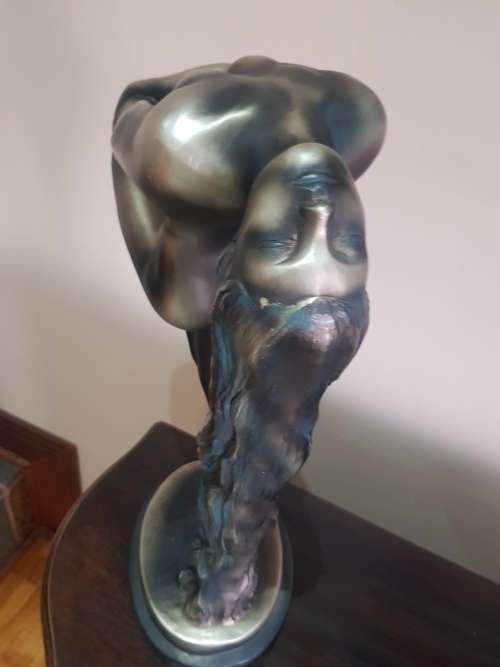 FEMALE NUDE STATUE
