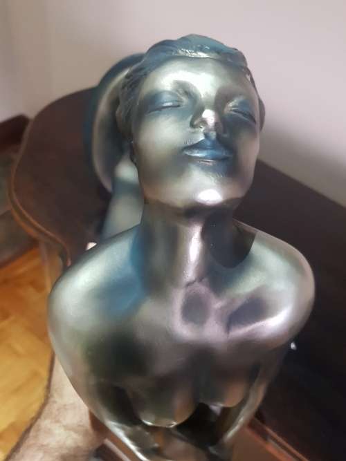 FEMALE NUDE STATUE