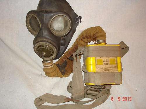 WW2 BRITISH MK5 GAS MASK AND CANISTER.