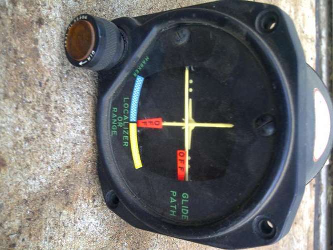 AIRCRAFT GLIDE PATH AND MARKER INDICATOR.