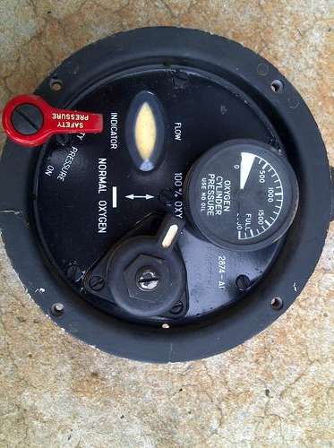 VINTAGE AIRCRAFT PILOT OXYGEN SYSTEM CONTROLLER