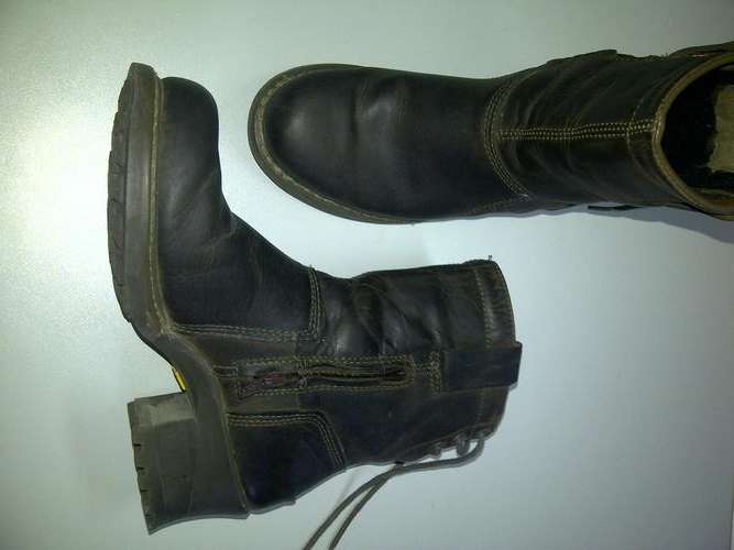 LADIES CATERPILLAR BOOTS- ALMOST NEW!!
