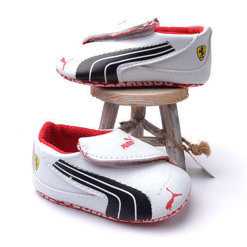 White Ferrari Puma takkies 0-6m