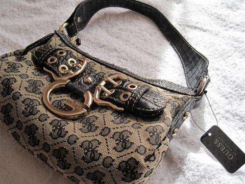 **R1,469**GUESS 100% AUTHENTIC HANDBAG BLACK