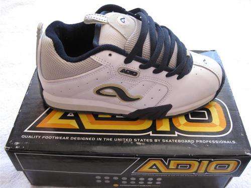 R570 NEW ADIO SKATING SHOES IN BOX