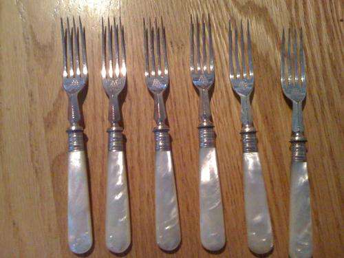 Beautiful Mappin & Webb mother of pearl fruit set - forks