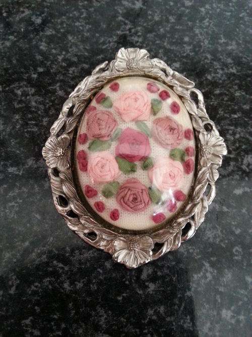 Stunning stunning vintage/antique brooch with embroidery