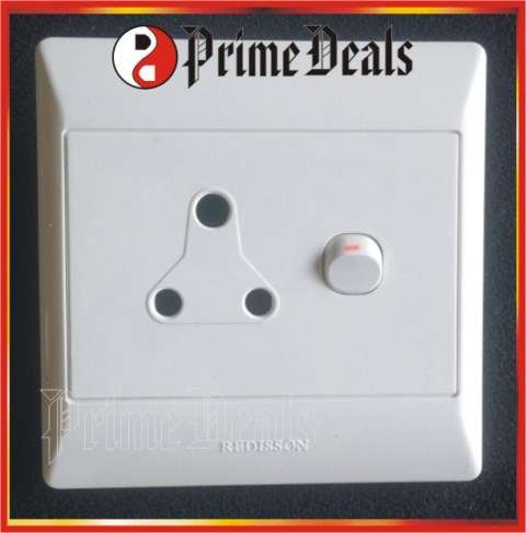 8 to GO!! REDISSON SINGLE SOCKET OUTLET - 16A, 250V - VERY GOOD QUALITY!!