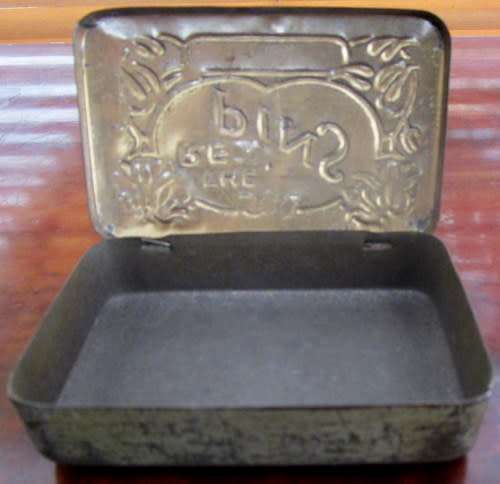 THE ANTIQUE REX'S PINS TIN