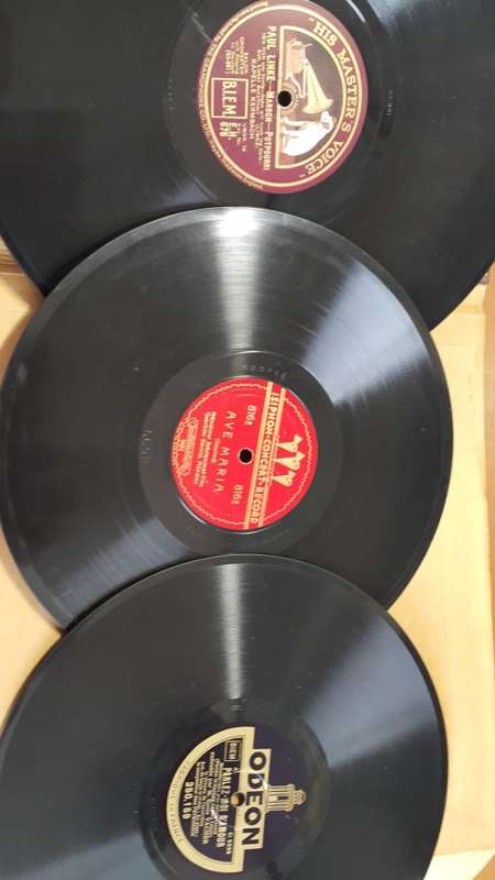 11 Gramophone Records