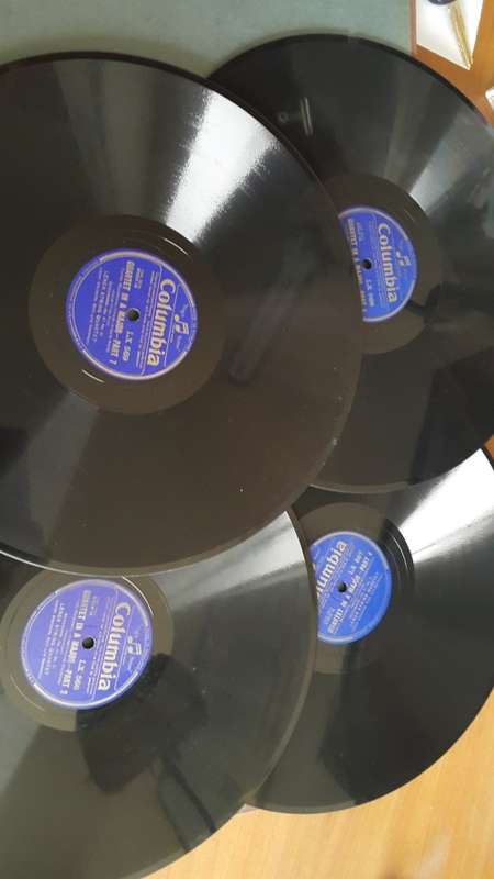 4 gramophone records