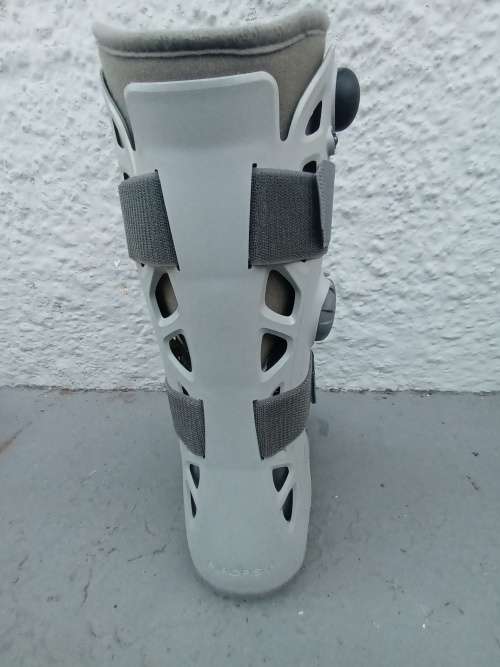 AIRCAST Softstrike Moon Boot (Large)