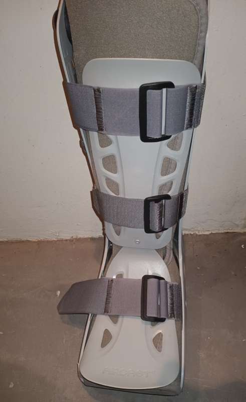 AIRCAST Softstrike Moon Boot (Large)