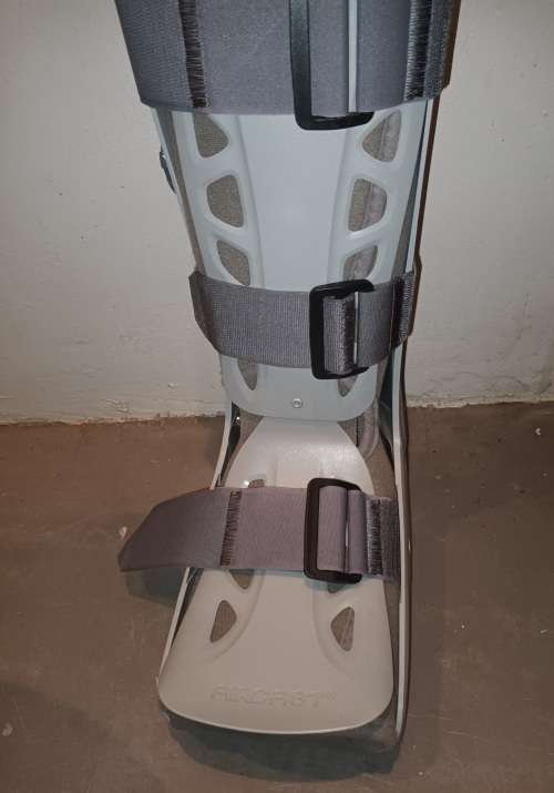 AIRCAST Softstrike Moon Boot (Large)