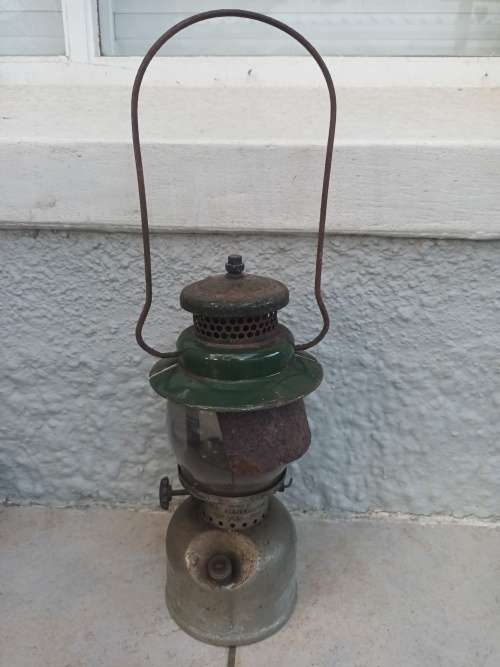 VINTAGE COLEMAN 249-299 Kerosene Lantern