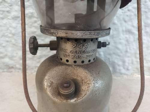 VINTAGE COLEMAN 249-299 Kerosene Lantern