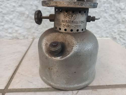 VINTAGE COLEMAN 249-299 Kerosene Lantern