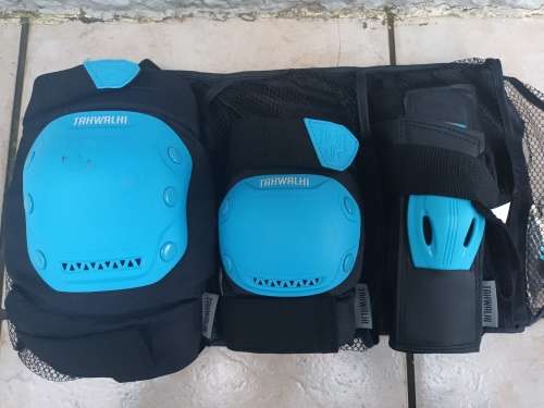 TAHWALHI 3 Piece Protective/ Safety Pads / Blue (MEDIUM)