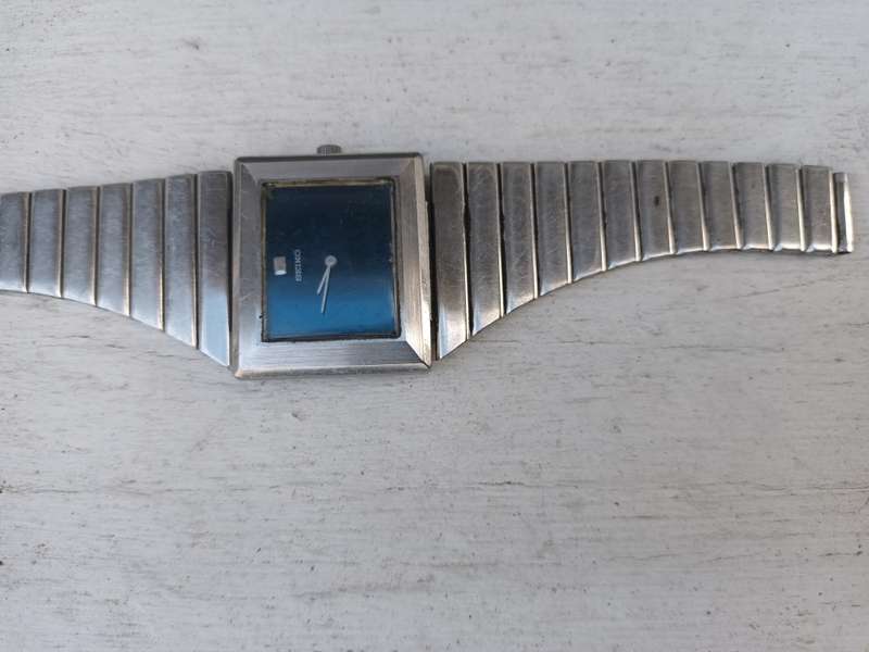 VINTAGE Rare 1975 SEIKO Asymmetrical Blue 11-4230
