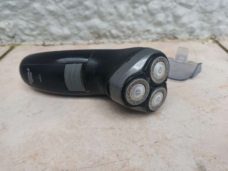 PHILIPS Norelco Cordless Electric Shaver Razor