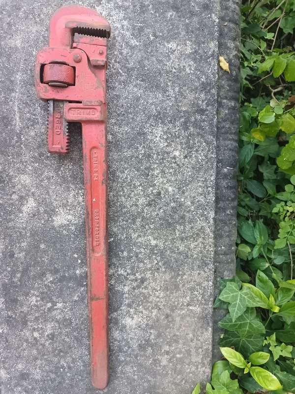 VINTAGE Trimont Mfg Co Roxbury Mass 24 Inch Trimo Pipe Wrench Made in USA