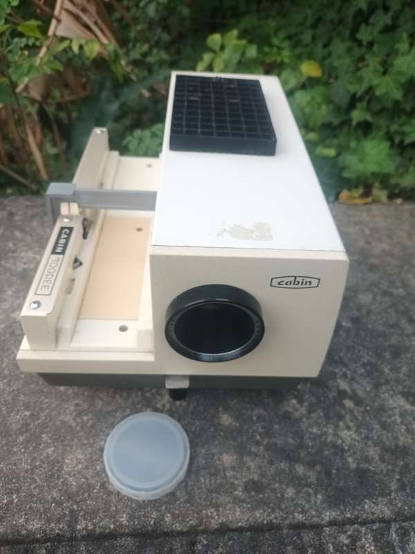 VINTAGE Cabin Toodee Slide Projector