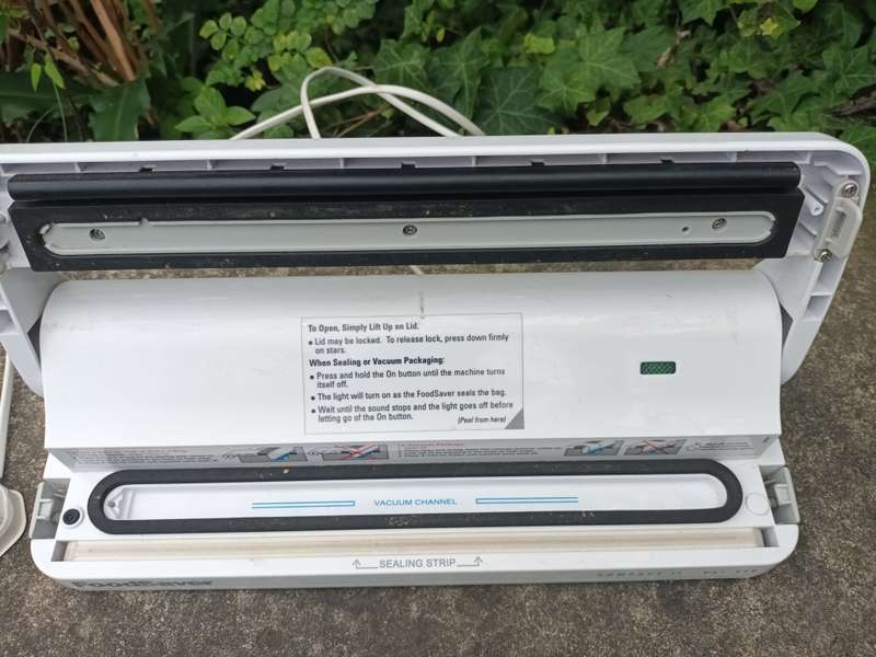 FOODSAVER COMPACT II - VAC 55O VACUUM SEALER