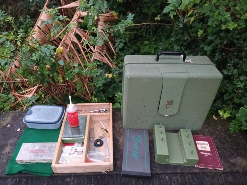 VINTAGE ELNA Supermatic Sewing Machine Military Green With Carrying Case & Accessories