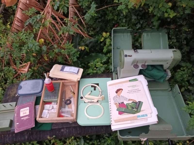 VINTAGE ELNA Supermatic Sewing Machine Military Green With Carrying Case & Accessories