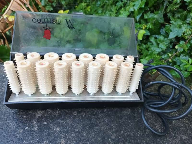 VINTAGE Carmen 17 Count Electric Heated Hot Hair Rollers