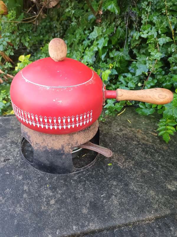 VINTAGE Fondue Pot