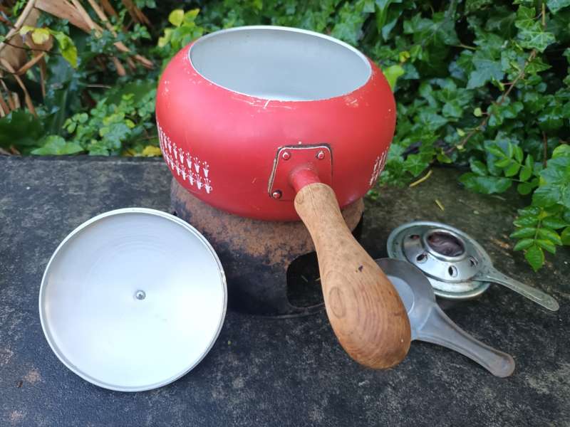 VINTAGE Fondue Pot